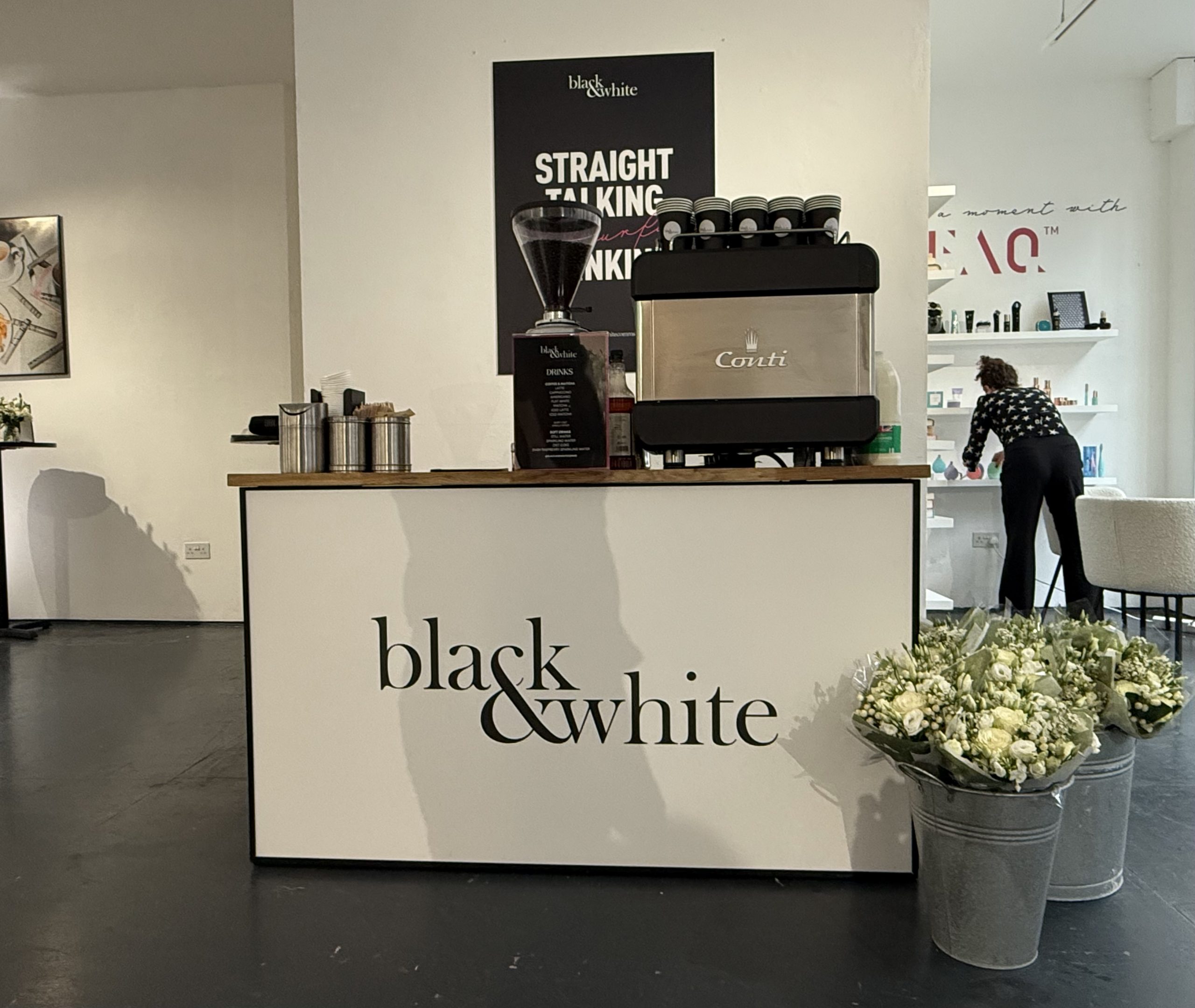 Branded mobile coffee bar exhibition corporate – black & white Branded mobile coffee bar exhibition corporate - black & white